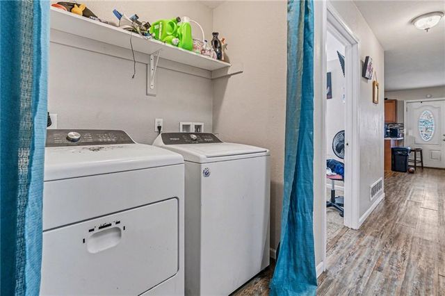 1607 S 14th Street, St Joseph, MO 64503