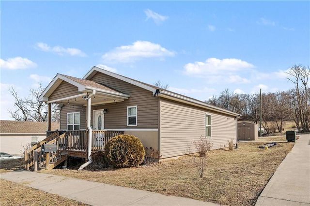 1607 S 14th Street, St Joseph, MO 64503