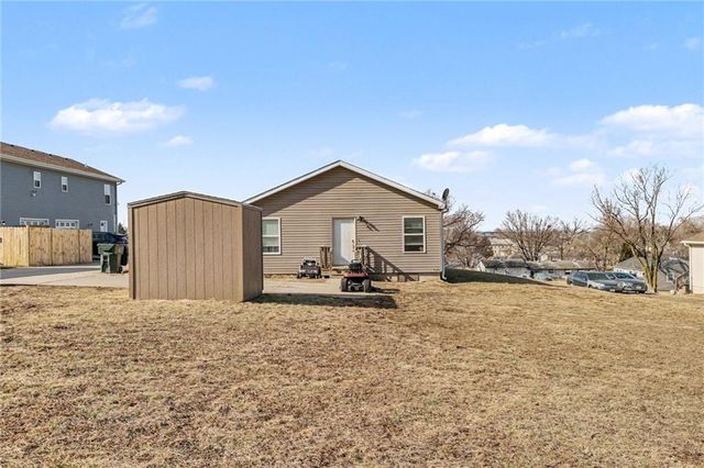 1607 S 14th Street, St Joseph, MO 64503