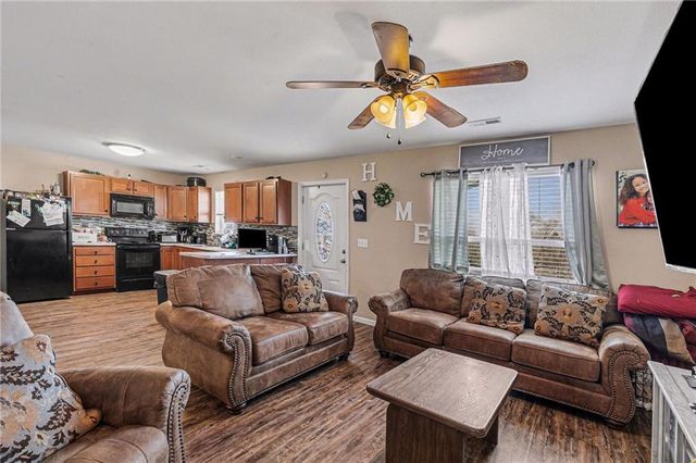 1607 S 14th Street, St Joseph, MO 64503