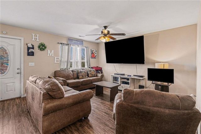 1607 S 14th Street, St Joseph, MO 64503