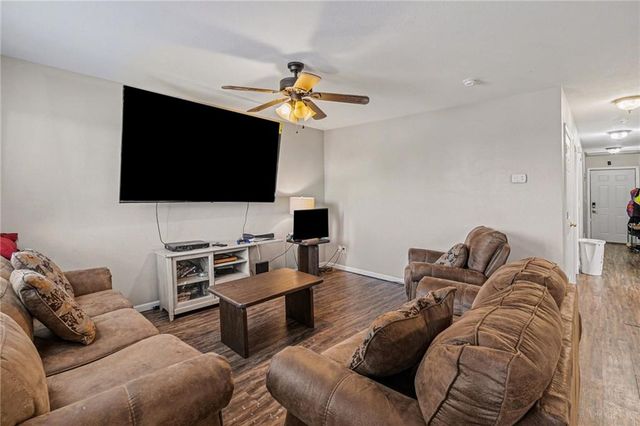 1607 S 14th Street, St Joseph, MO 64503