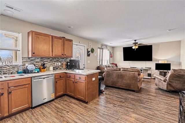 1607 S 14th Street, St Joseph, MO 64503