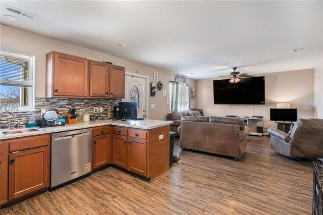 1607 S 14th Street, St Joseph, MO 64503