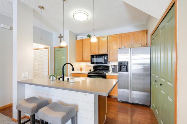 2706 Mallard Drive, Woodbury, MN 55125