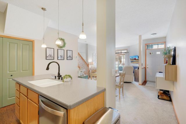 2706 Mallard Drive, Woodbury, MN 55125