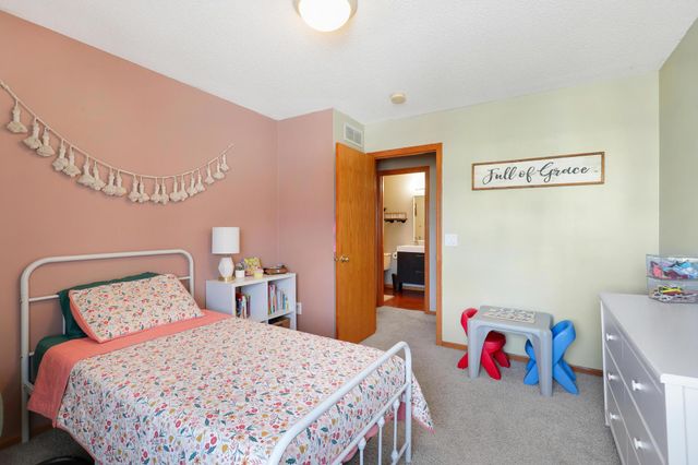 2706 Mallard Drive, Woodbury, MN 55125