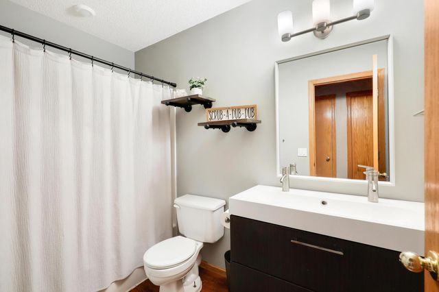 2706 Mallard Drive, Woodbury, MN 55125