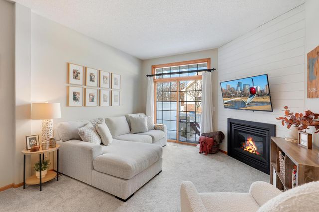 2706 Mallard Drive, Woodbury, MN 55125