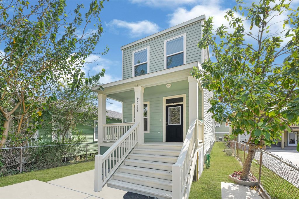 4717 Avenue Q, Galveston, TX 77551