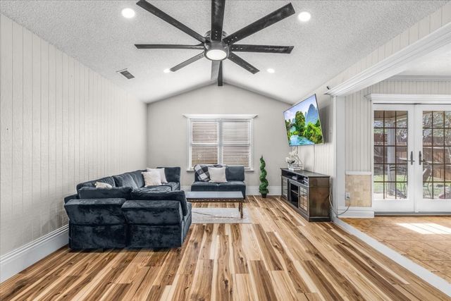 4704 Burning Springs Drive, Arlington, TX 76017