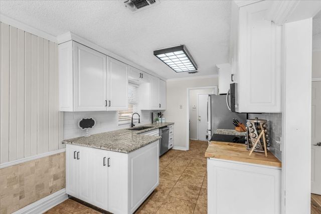 4704 Burning Springs Drive, Arlington, TX 76017