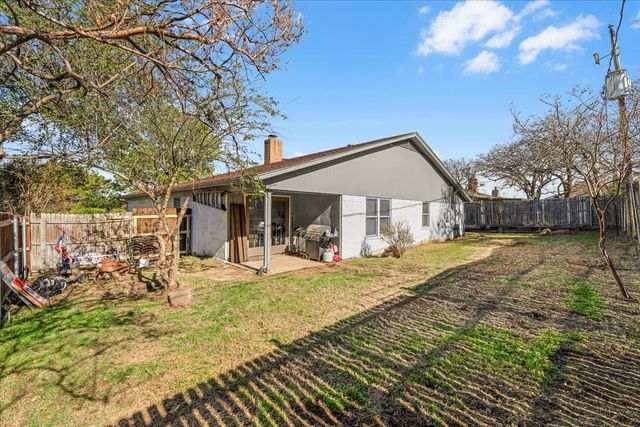 4704 Burning Springs Drive, Arlington, TX 76017