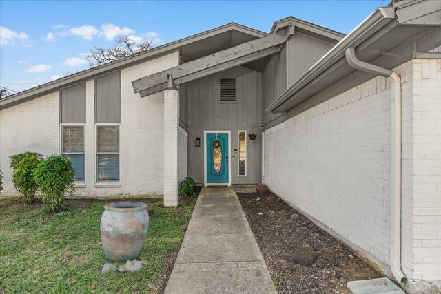 4704 Burning Springs Drive, Arlington, TX 76017