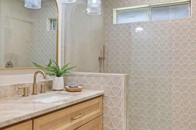 1006 Palos Verdes DR, Lakeway, TX 78734