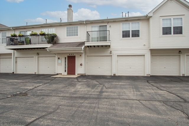 680 Mill Circle 203, Wheeling, IL 60090