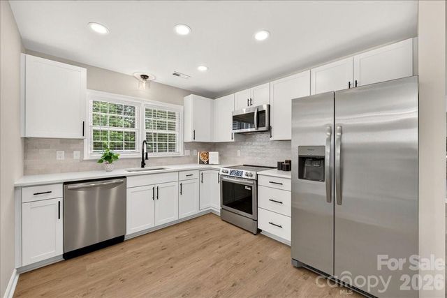 2000 Lawton Bluff Road, Charlotte, NC 28226
