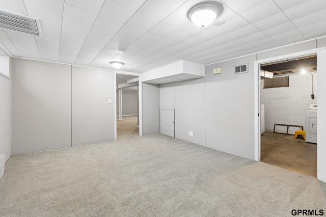 7704 Lafayette Avenue, Omaha, NE 68114