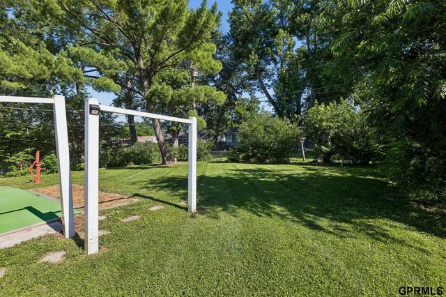 7704 Lafayette Avenue, Omaha, NE 68114