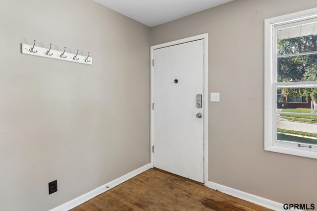 7704 Lafayette Avenue, Omaha, NE 68114