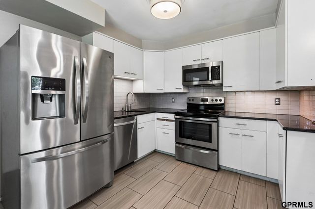 7704 Lafayette Avenue, Omaha, NE 68114