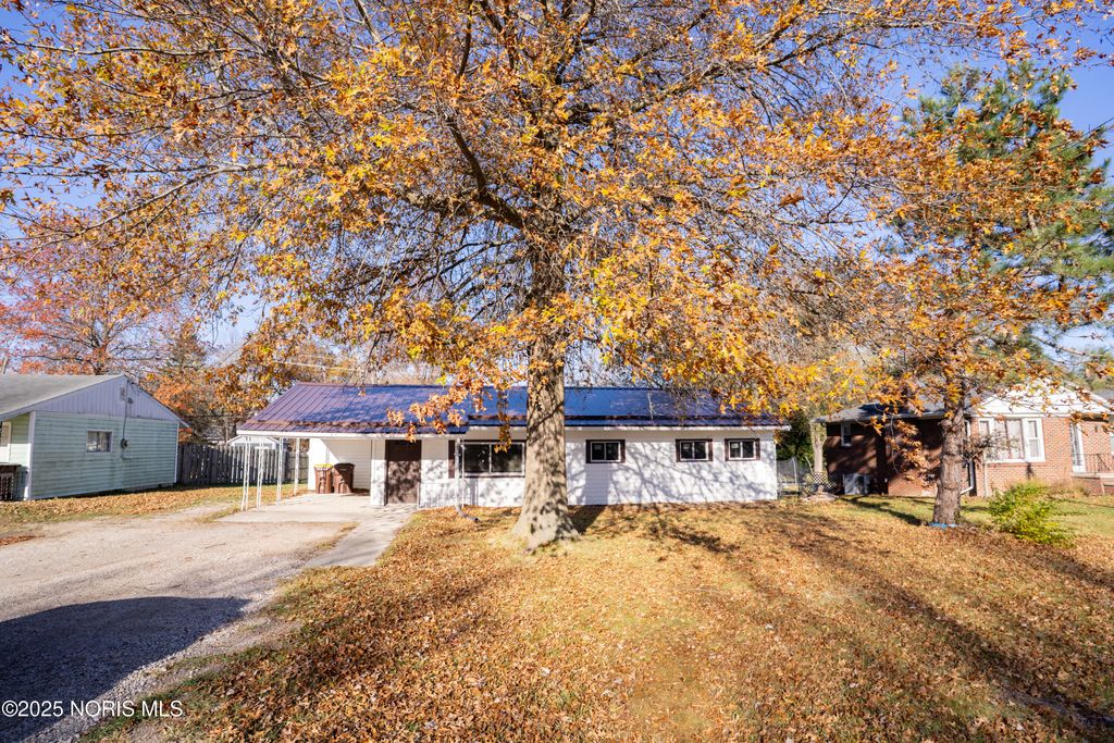 1582 S Clinton Street, Defiance, OH 43512