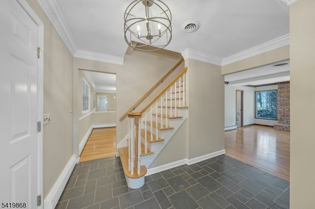 366 Valley View Ave, Paramus Boro, NJ 07652