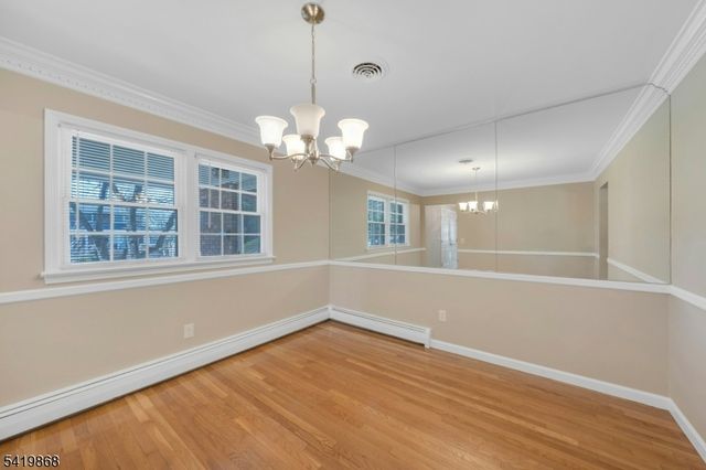 366 Valley View Ave, Paramus Boro, NJ 07652