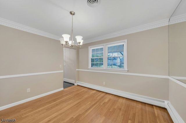 366 Valley View Ave, Paramus Boro, NJ 07652