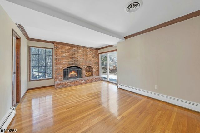 366 Valley View Ave, Paramus Boro, NJ 07652