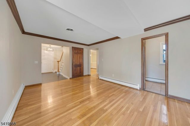 366 Valley View Ave, Paramus Boro, NJ 07652