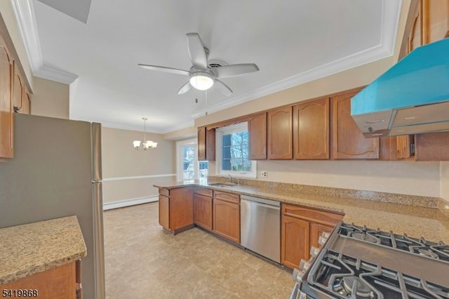 366 Valley View Ave, Paramus Boro, NJ 07652