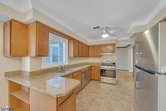 366 Valley View Ave, Paramus Boro, NJ 07652