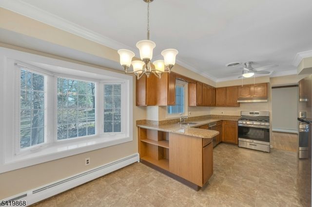 366 Valley View Ave, Paramus Boro, NJ 07652