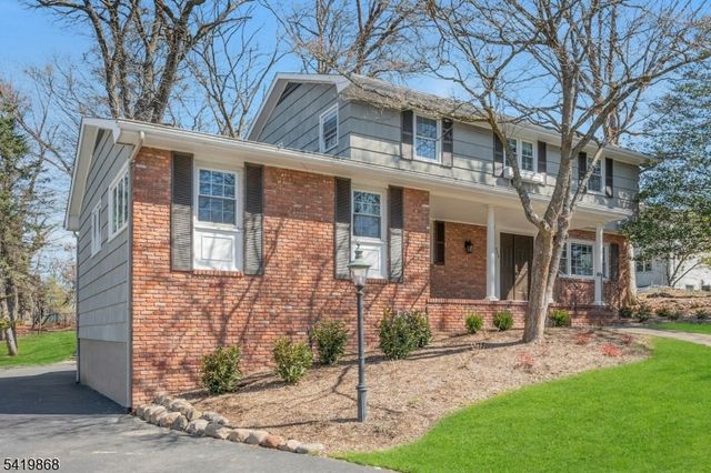 366 Valley View Ave, Paramus Boro, NJ 07652