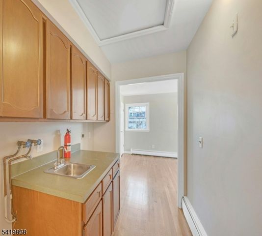 366 Valley View Ave, Paramus Boro, NJ 07652