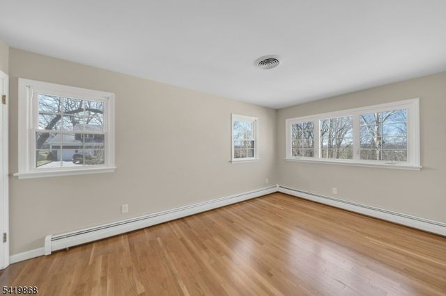 366 Valley View Ave, Paramus Boro, NJ 07652