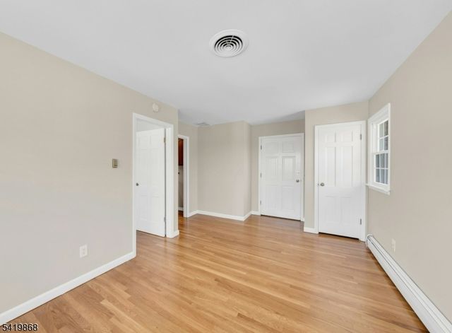 366 Valley View Ave, Paramus Boro, NJ 07652