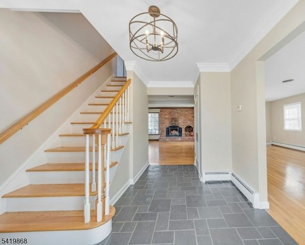 366 Valley View Ave, Paramus Boro, NJ 07652