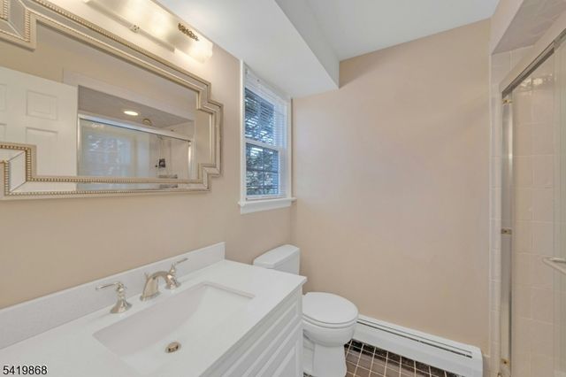 366 Valley View Ave, Paramus Boro, NJ 07652