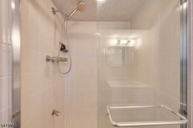 366 Valley View Ave, Paramus Boro, NJ 07652