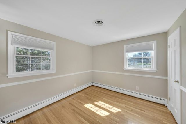 366 Valley View Ave, Paramus Boro, NJ 07652