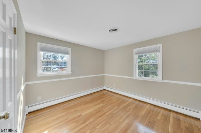 366 Valley View Ave, Paramus Boro, NJ 07652