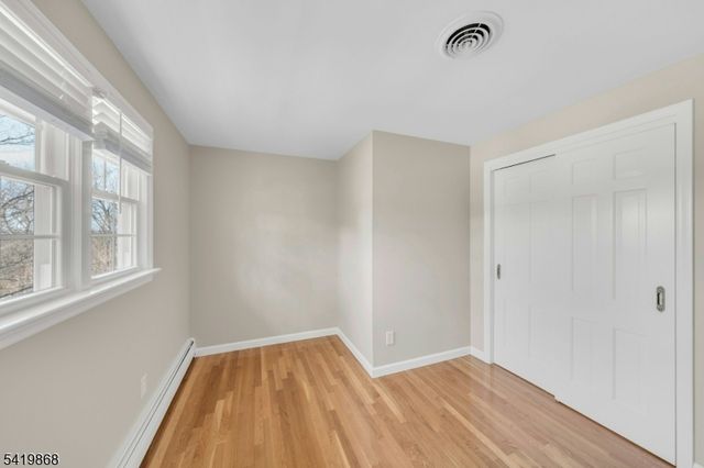 366 Valley View Ave, Paramus Boro, NJ 07652