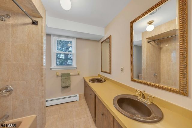 366 Valley View Ave, Paramus Boro, NJ 07652