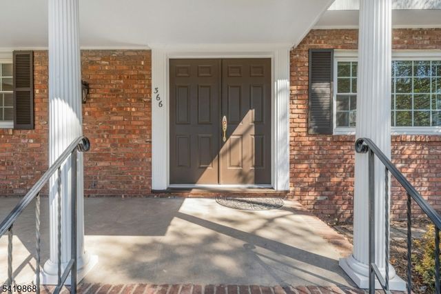 366 Valley View Ave, Paramus Boro, NJ 07652