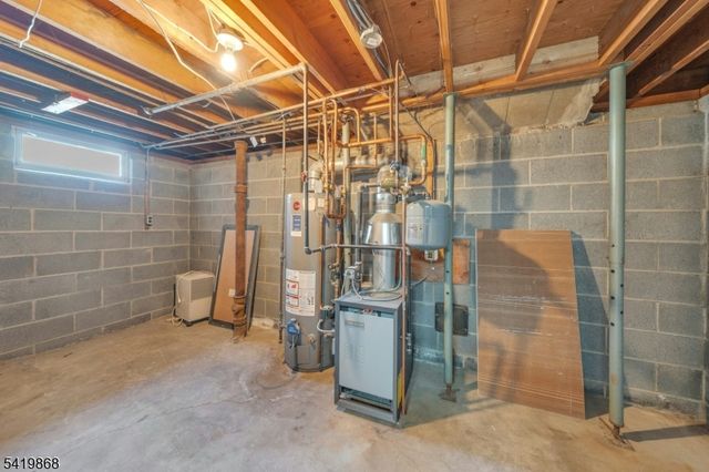 366 Valley View Ave, Paramus Boro, NJ 07652