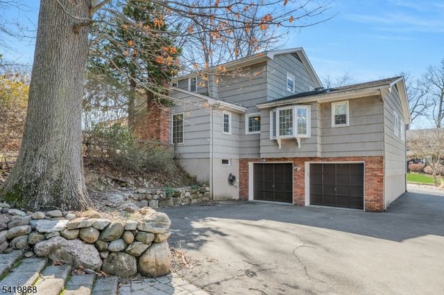 366 Valley View Ave, Paramus Boro, NJ 07652