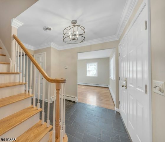 366 Valley View Ave, Paramus Boro, NJ 07652