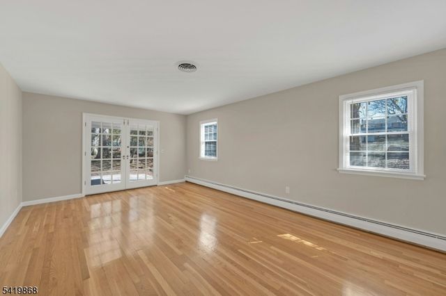 366 Valley View Ave, Paramus Boro, NJ 07652